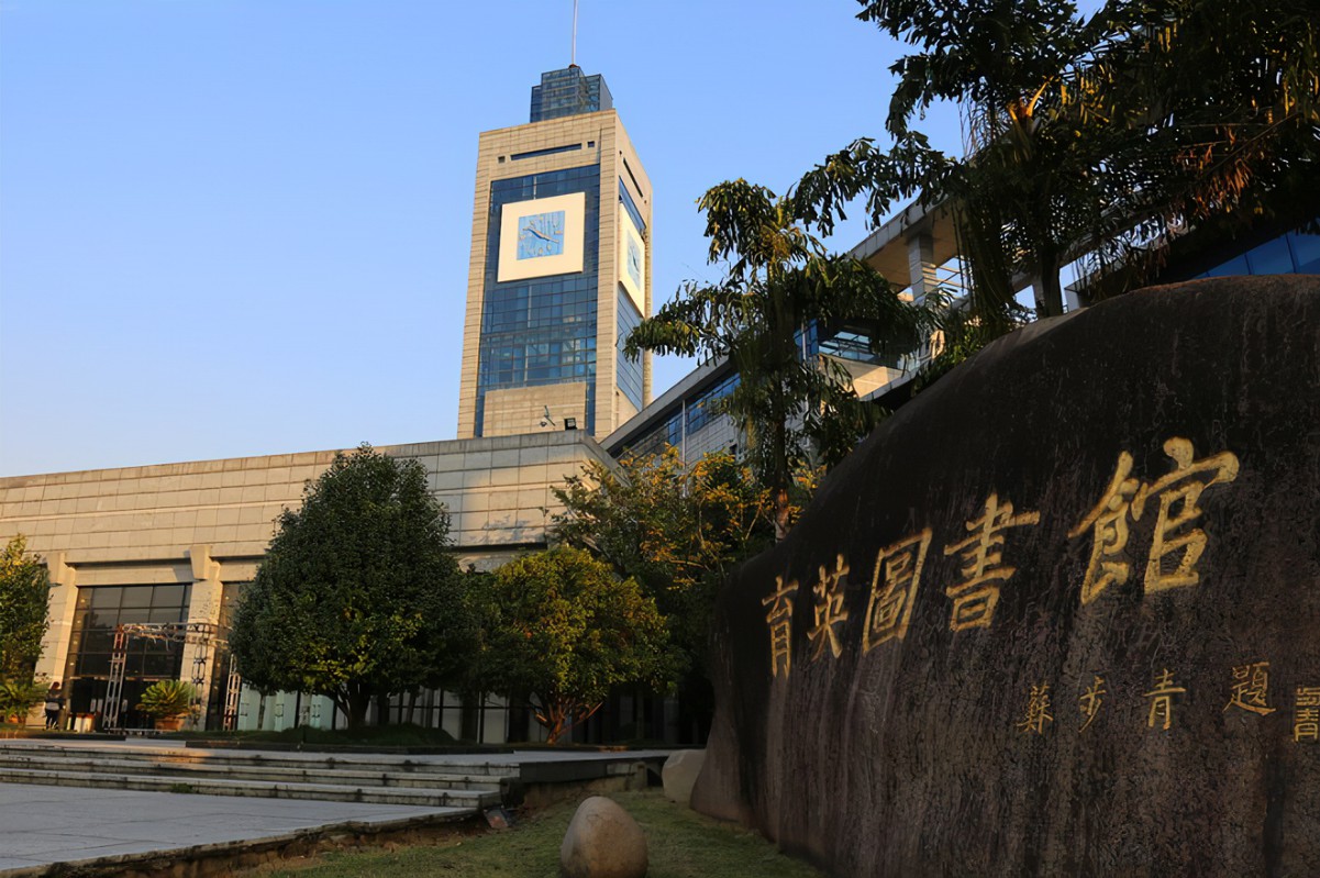 温州大学图书馆的域名是
