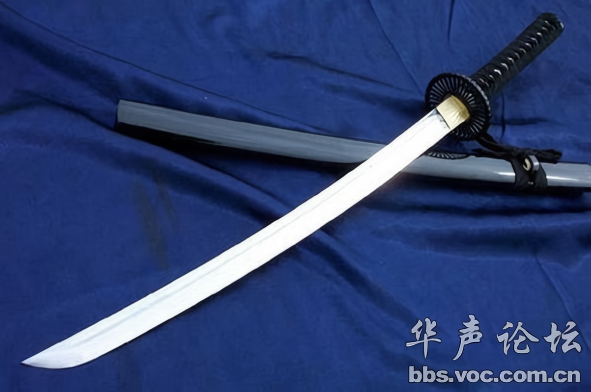 带一把开刃的武士刀上警察局备案