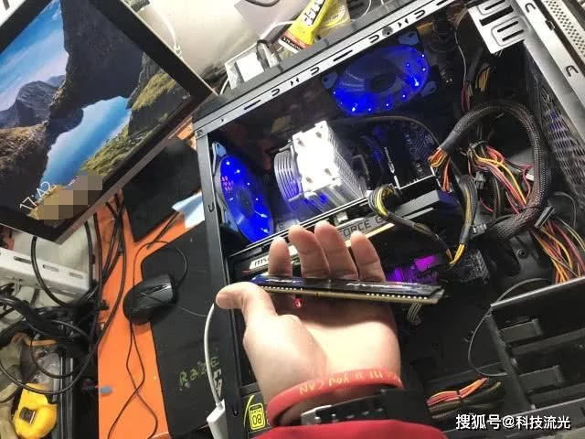 显示屏不显示主机充电池不亮