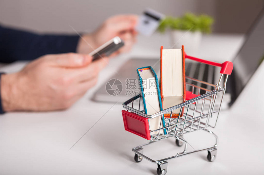 购买新房由谁去房管局备案