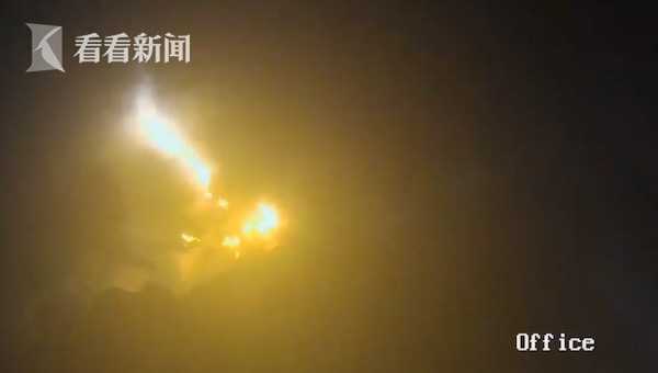 主机电源喷火星