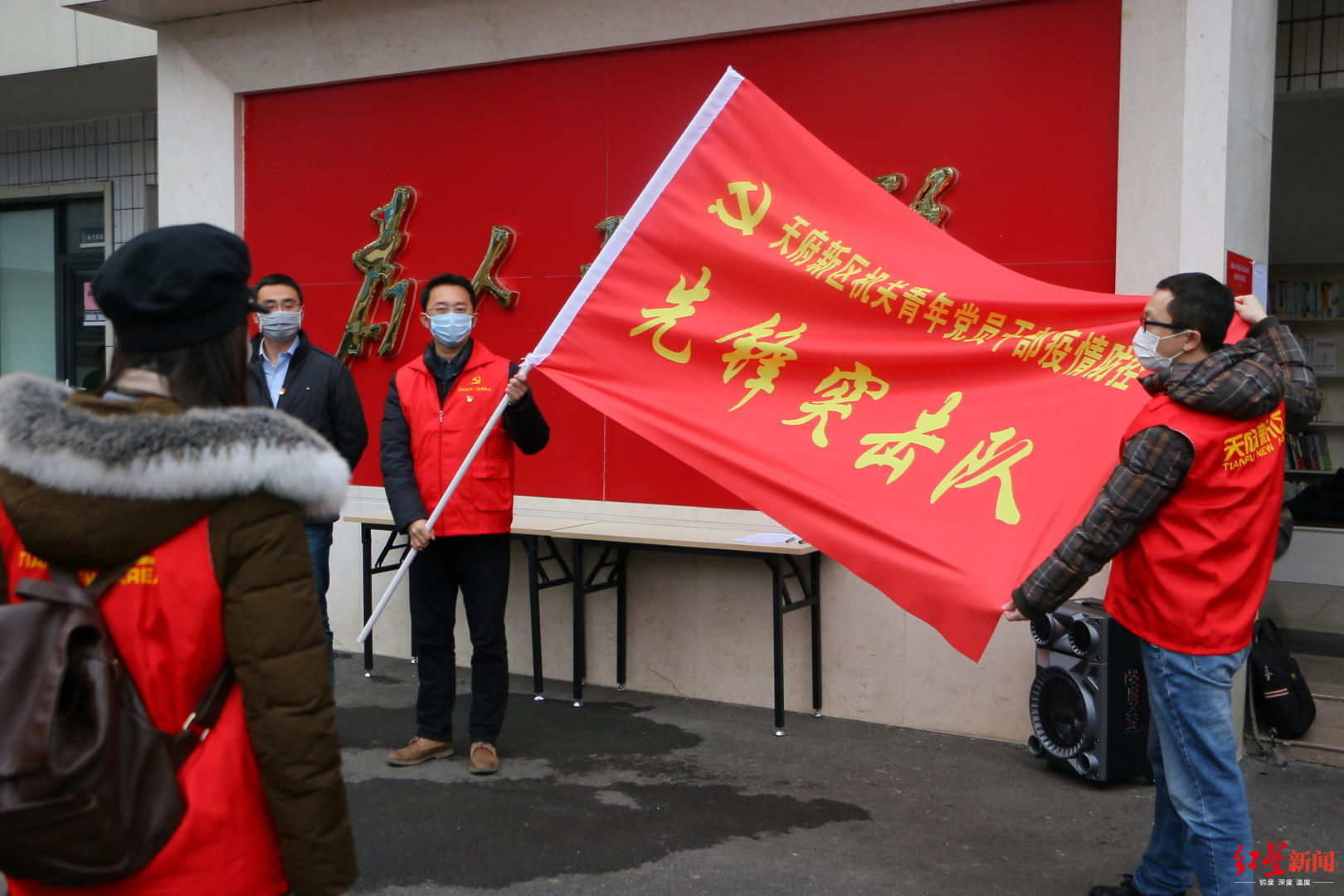 党员干部因私出国登记备案