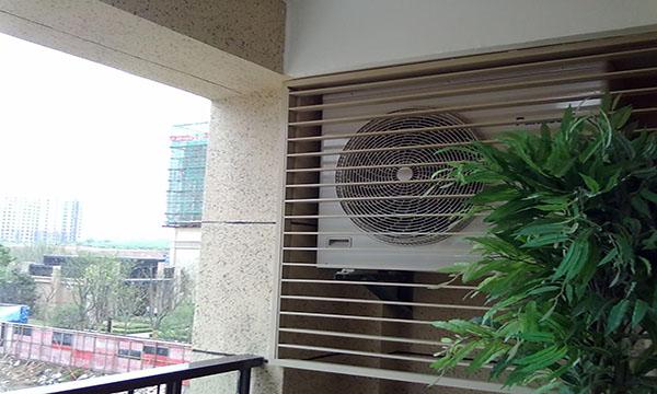 放主机的室外阳台装修方法
