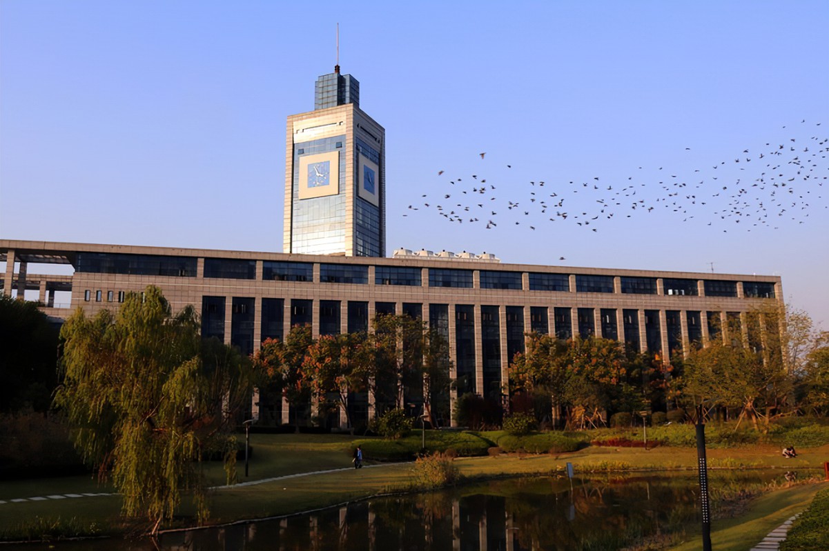 温州大学图书馆的域名是