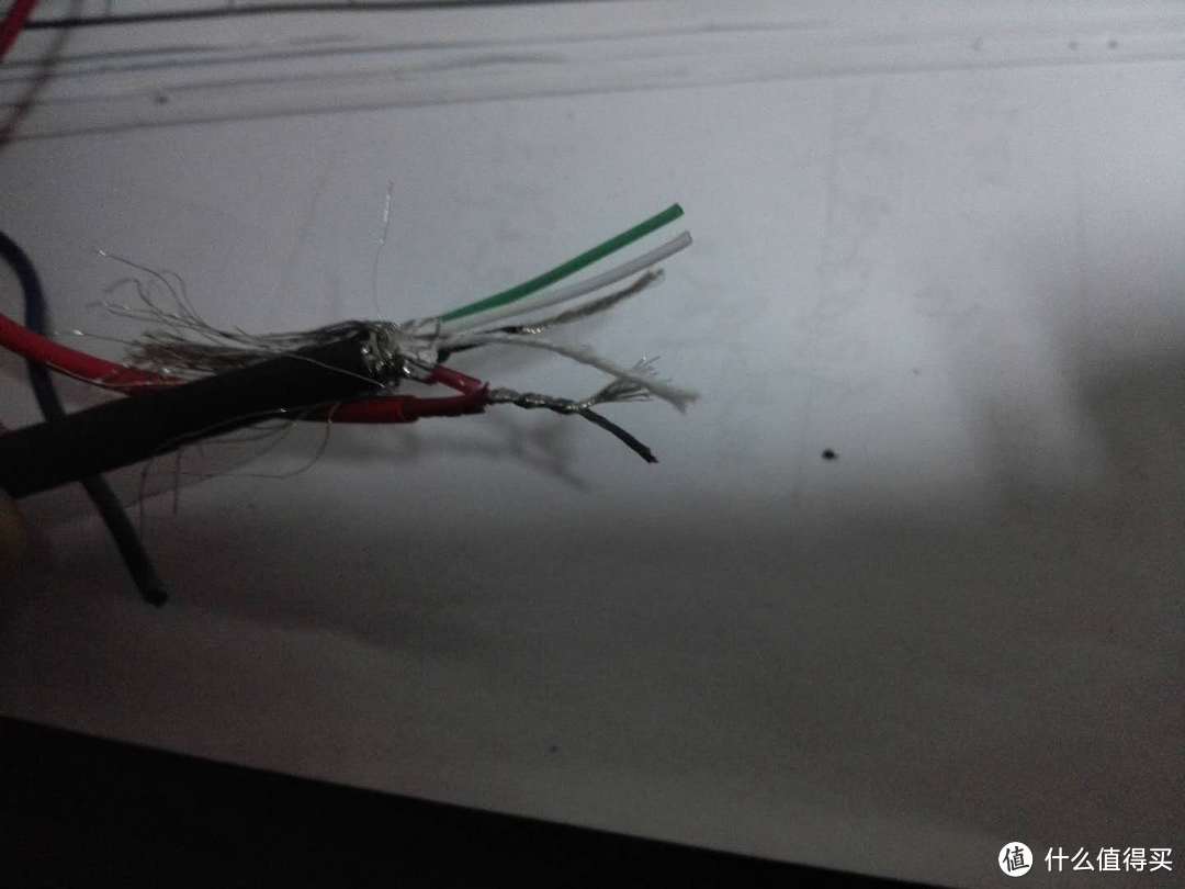 电脑主机网线插口红光