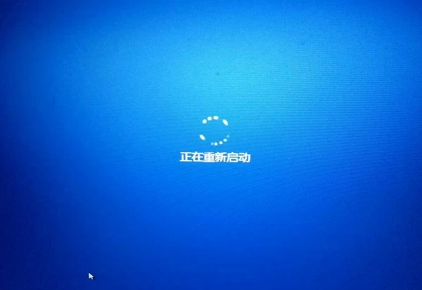 主机反复重启无显示