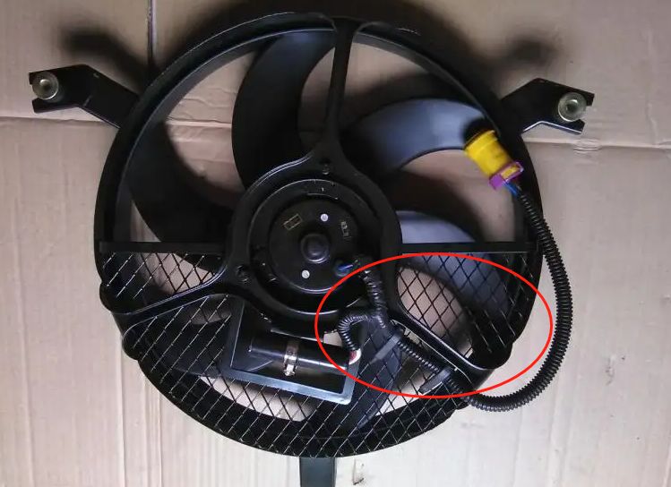 空调制热主机风扇不转了